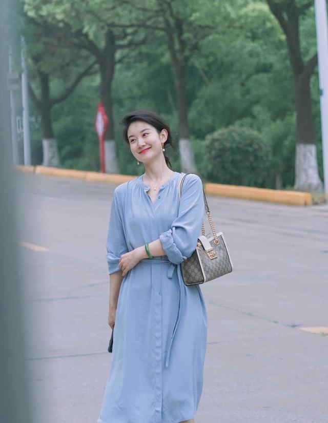 印花裙|最温柔可爱，最轻松简约的气质穿搭，照着穿就很洋气