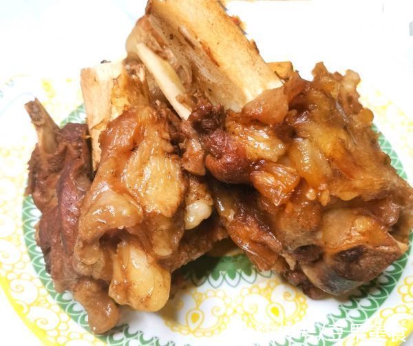 卤猪棒骨好吃下饭的小秘诀，快快学起来