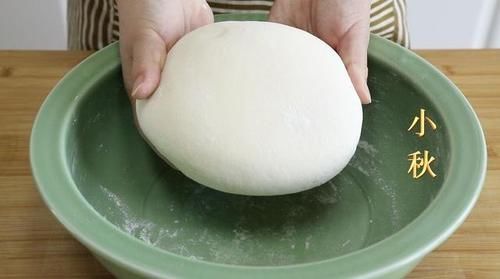 生坯|用开水烫面做馒头,是老一辈蒸馒头的方法,不发面个个暄软回甘