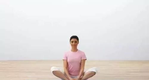 脊柱|每天睡前趴10分钟,远胜跑步1小时!疏通血液循环,排毒素养颜