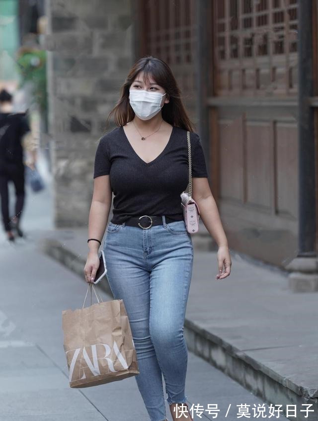 一角度 40岁女人注重打扮,用穿衣弥补身材“发福”,120斤又能怎样!