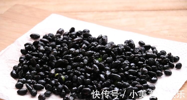 黑豆仁|夏天最该吃的不是绿豆,而是它,没精神多吃点,泡几天再吃好香呀