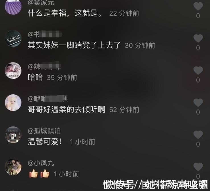 一脚|小学生妹妹拖地，踢了哥哥一脚，说了8个字，网友红了眼：真幸福