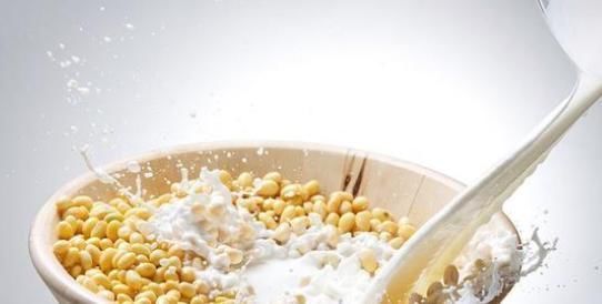 喝牛奶|早餐喝牛奶好，还是喝豆浆好？专家：因人而异！不少人没喝对！