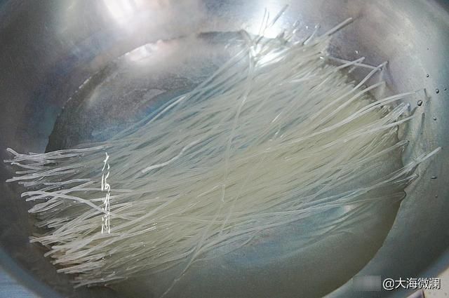 入冬后，家人就馋这菜，简单一炒，酸爽开胃，解酒解腻，贼拉香