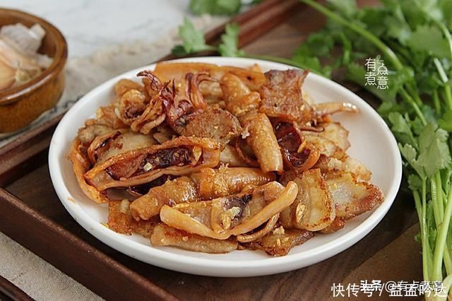 冬天喝酒,花生凉菜靠边站!下酒菜吃它,干香有嚼劲,吃着贼香