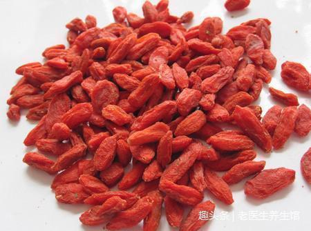 祛湿|别再拔罐祛湿了!枸杞和它泡一泡,连喝一周体内湿气全消,腰也细