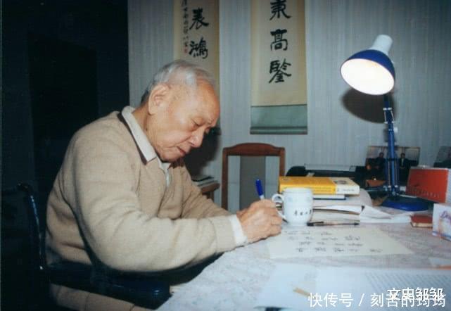 陈省身的数学人生开创几何新纪元，为中国数学教育打下坚实基础