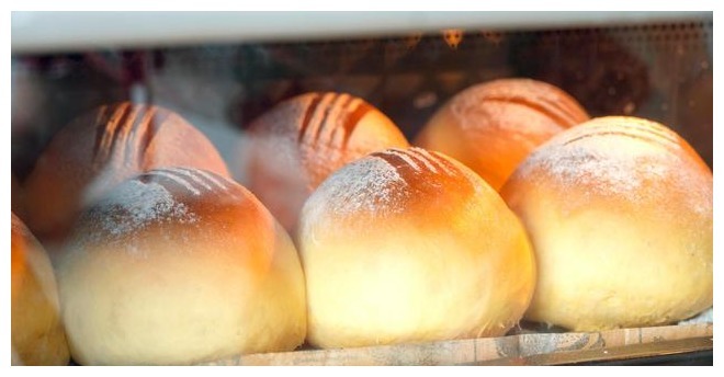 红薯最好吃又简单的做法，打入2个鸡蛋，不用加水，出锅金黄诱人