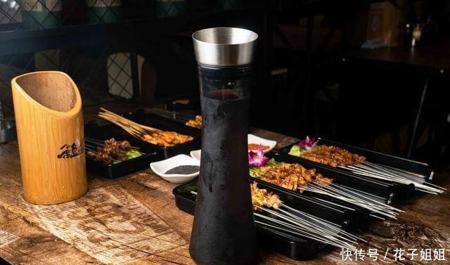 串串|暖暖的羊蝎子煲,还能快乐撸串!