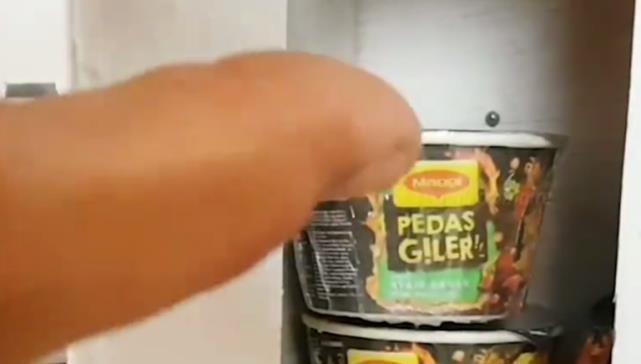 外国|外国的“迷你”的泡面,只有指甲盖大小,吃两百包未必能饱