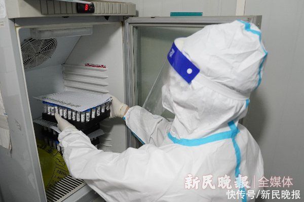 采样|上完一个班头 手酸得抬不起！目击核酸检测点医护人员艰辛