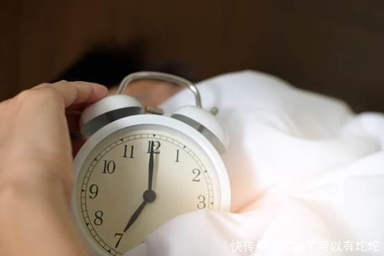 医生|被医生拉入黑名单的“失眠”零食,比酒精还伤神,失眠的人要谨记