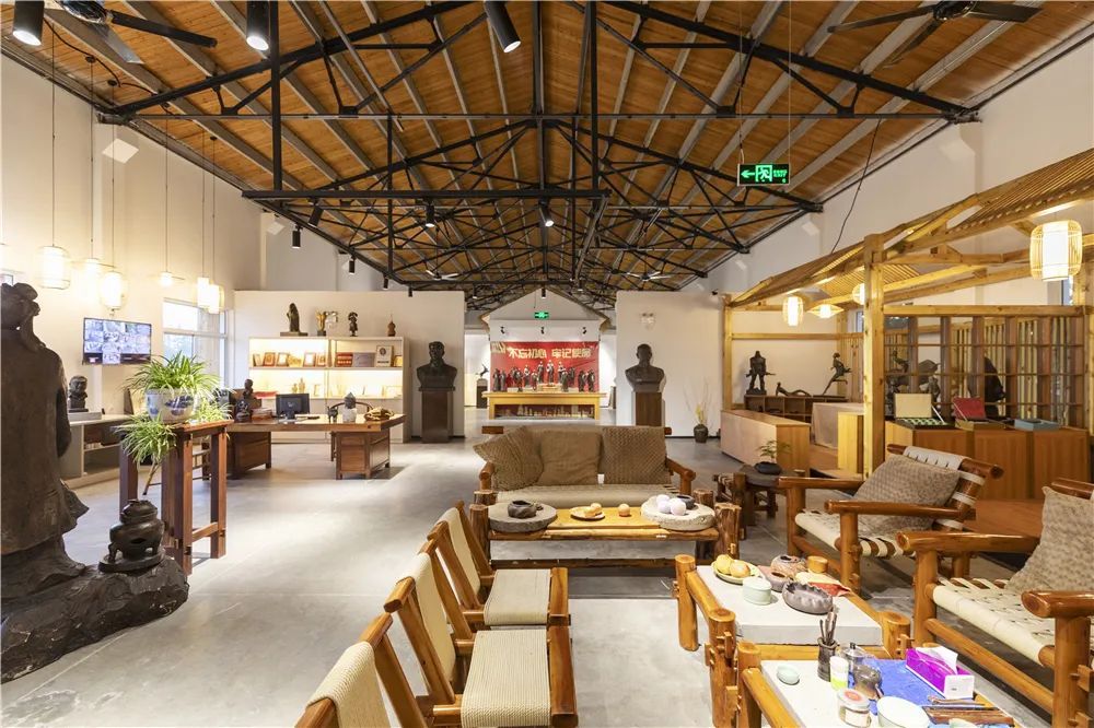 雕塑|我@长三角|从尘土中来,浴火而重生,我的人生就像手里的泥巴