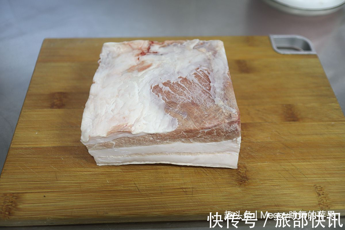 入味|想了20年的宝塔肉,第一次就成功了,蒸着吃入味又下饭,太香了
