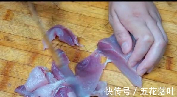 下饭|今天美食，肉炒黄瓜，清脆爽口，黄瓜炒肉是绝配，即营养又下饭！