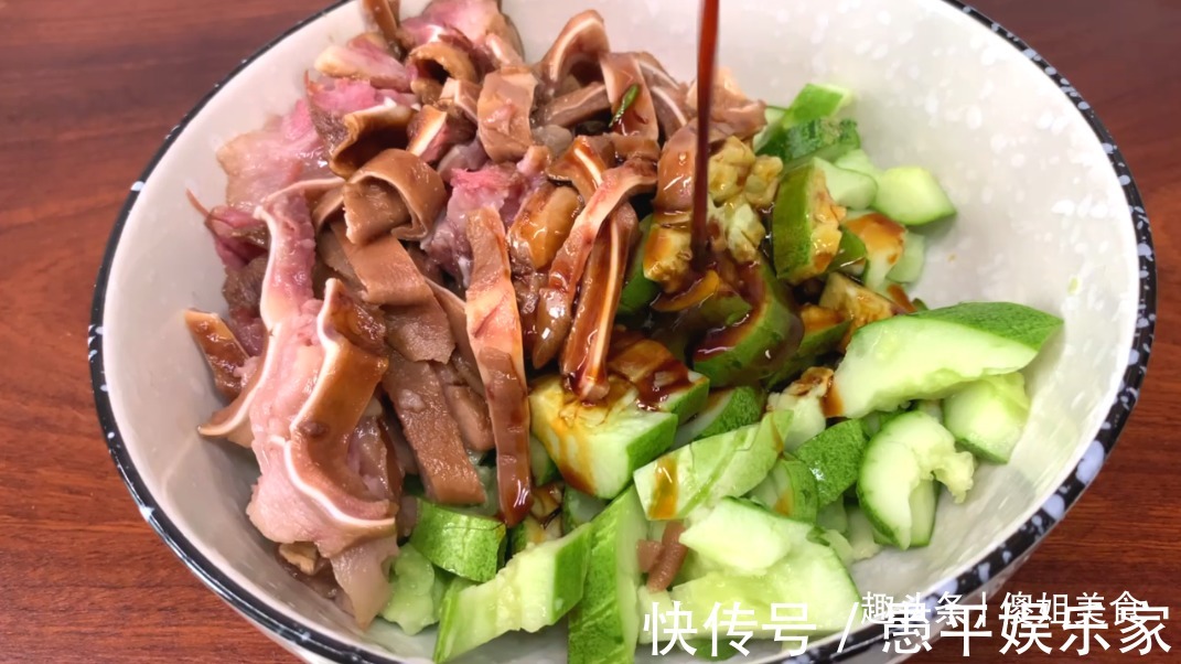 卤猪耳朵|菜市场遇见此菜别手软,营养很全面,和黄瓜拌一拌,好吃又解馋