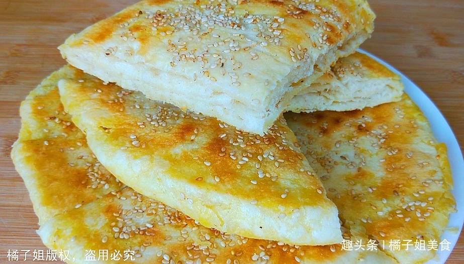 面粉别只蒸馒头了,农村妈妈30年的经验,教你做最好吃的发面饼