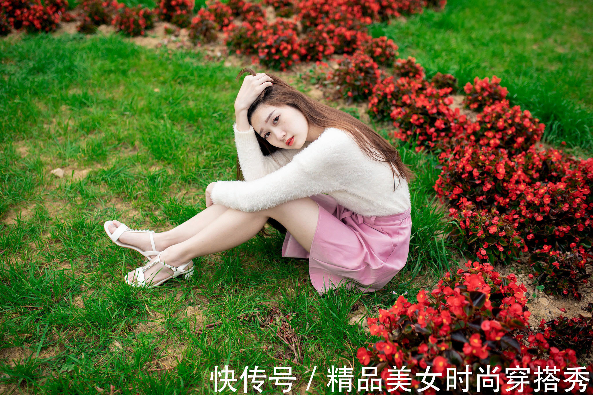 穿搭 甜美减龄的穿搭:粉色半身裙+白色小凉鞋,温柔甜美