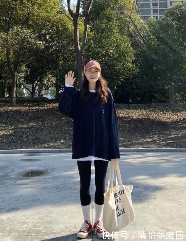 运动裤 卫衣下不兴“运动裤”了,今春流行“新穿法”,显年轻还巨时髦