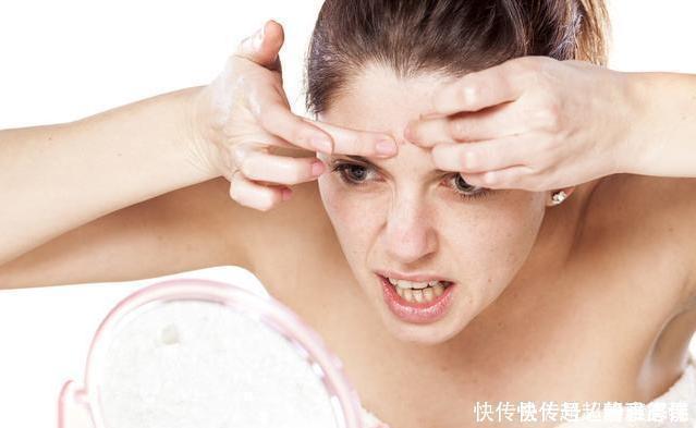 毛孔|爱长“闭口粉刺”的女生，每天坚持做这件事，皮肤白白净净又细腻