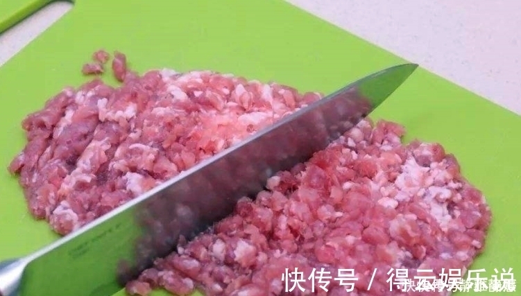 包包子|调饺子馅最忌讳加此调料,很多人不清楚就放,难怪饺子馅发柴难吃