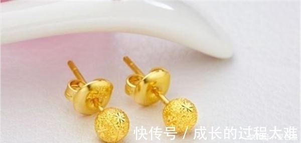 弯针|购买黄金耳钉时，是选弯针的好还是直针的好？金店老板一语道破