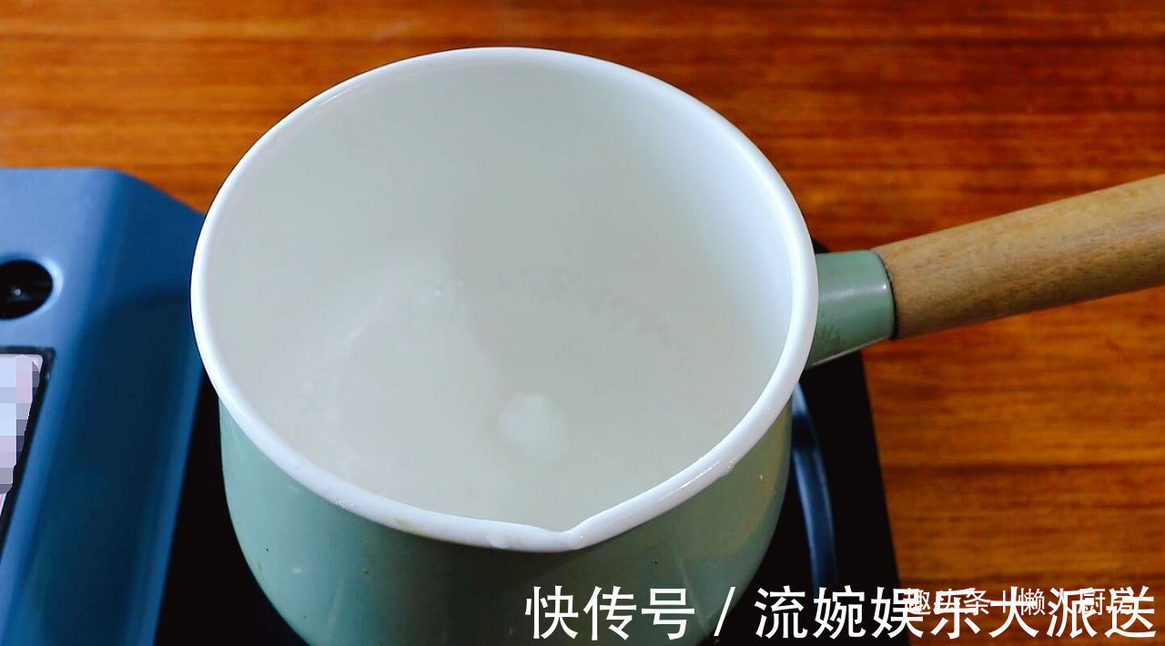 不用蒸,不用烤,教你做玉米面棒棒馍,皮松软可口,底焦黄酥脆