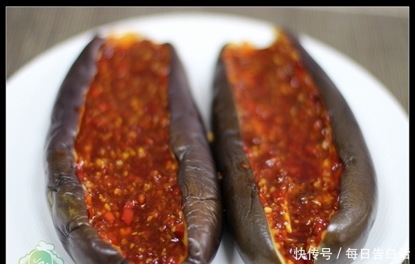 茄子吃了几十年,第一次用微波炉做,又香又软又快,太好吃了!