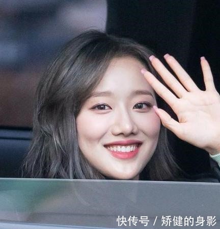 黄头发|别再留“黄头发”了!今年流行这4种显白发色,百搭减龄又洋气!