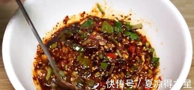 诀窍|凉拌黄瓜很多人做错了，难怪不入味，不好吃，想要清脆爽口有诀窍！