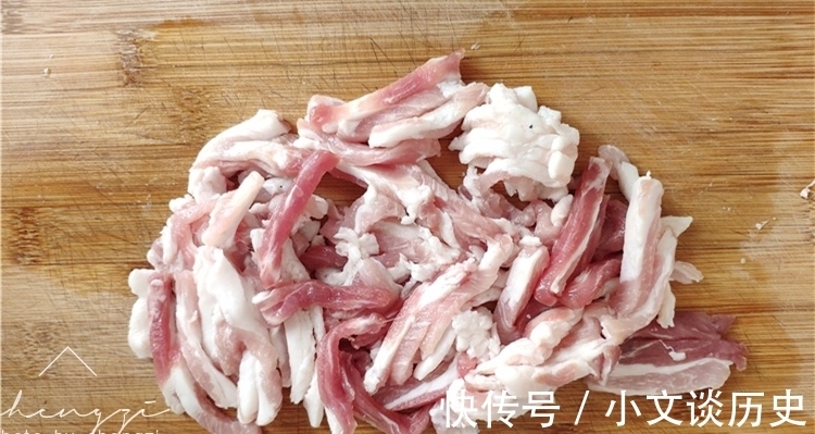 肥肉|8月太阳正好,此食材多买点,焯水后晒成干菜,冬天炖肉吃贼香