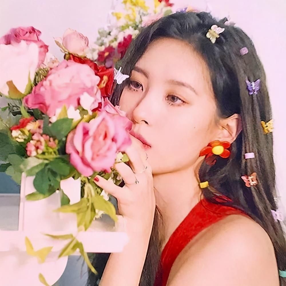 大街|别戴烂大街的蝴蝶结了,脸大头发少的选这3种发饰,谁戴谁显瘦