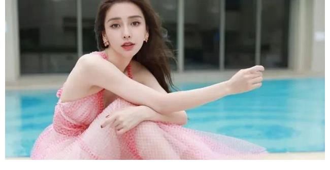 楊穎|楊穎發(fā)文疑將退出跑男，因宋雨琦枕頭互打，遭工作人員嫌棄太老？