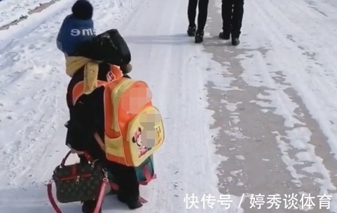 病猫|“卿卿我我夫妇”佛系带娃火了,娃小腰一掐:谁还没有点脾气?