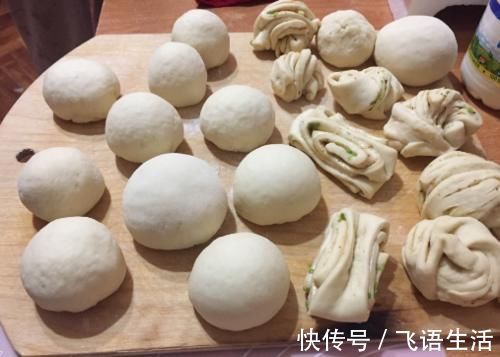 冬天发面有技巧，教您一招，30分钟发满盆，蒸出的馒头松软又香甜