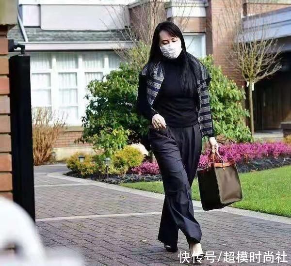 48岁孟晚舟新发型太减龄了！穿针织蓬蓬裙娇俏可爱，重现少女感