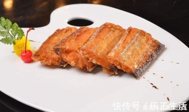 带鱼|炸带鱼时，记住两个诀窍，炸出的带鱼外酥里嫩没腥味，而且还省油