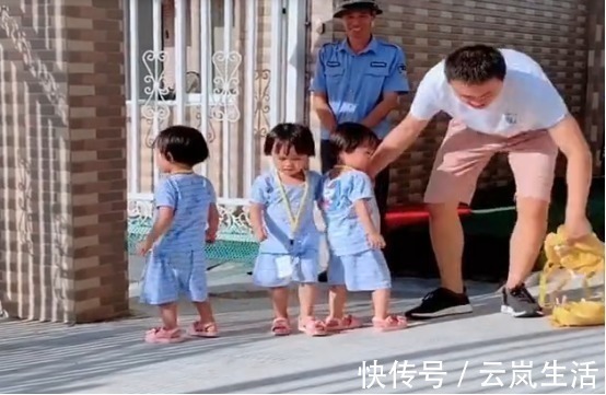心理健康|爸爸接三胞胎放学迟到了,女儿们一脸不满,网友:女人生气都一样