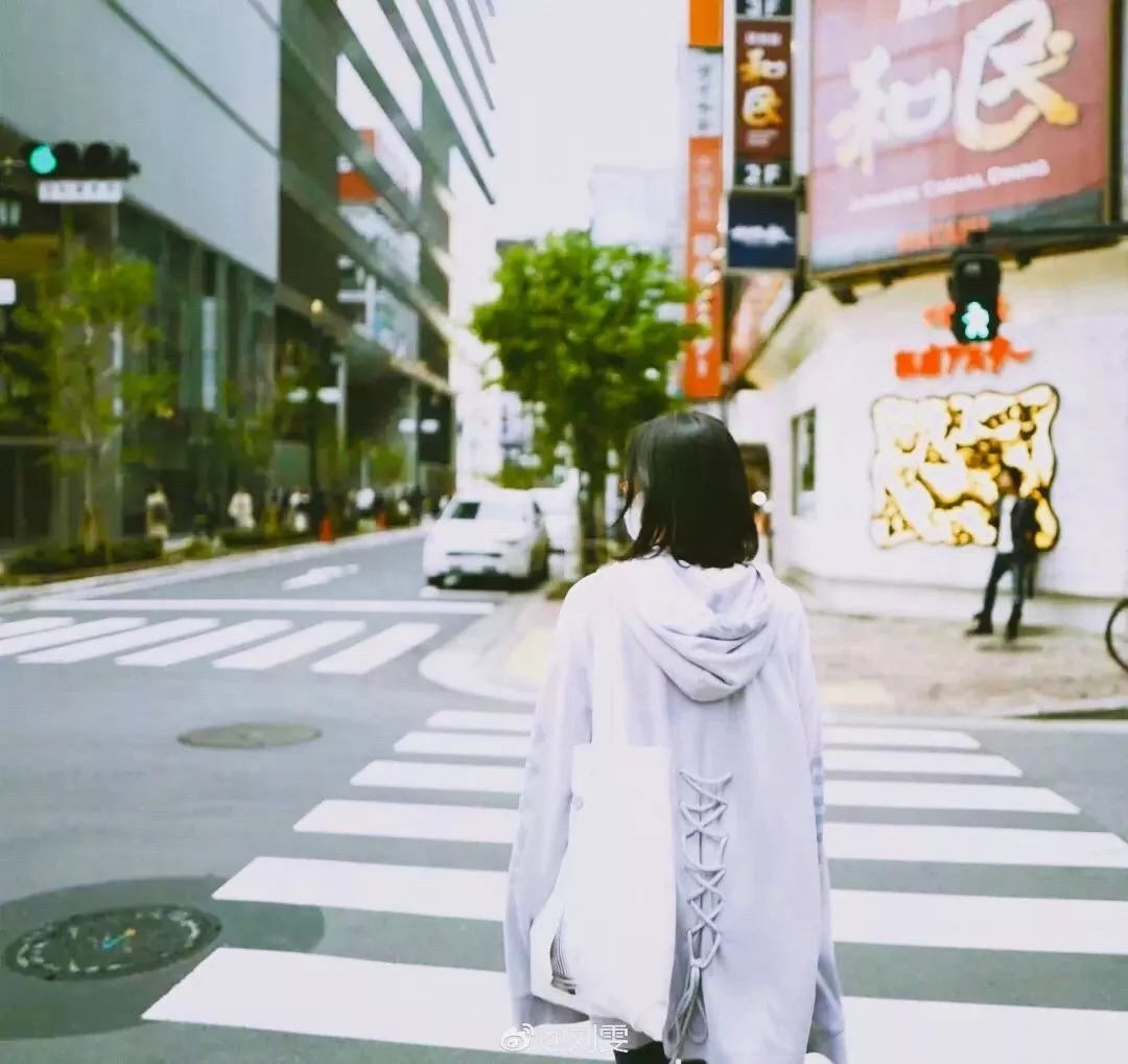 洪晃|为什么要背5000元的包?简约帆布包就足够美了!