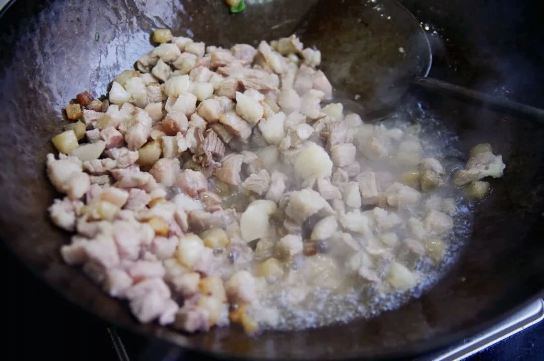 只有山东人这样蒸包子,大块白菜大块肉,吃起来爽快又清新