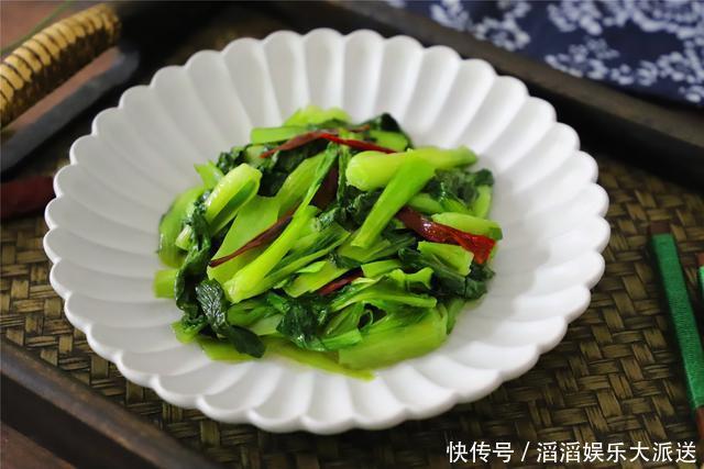 下锅|不管炒什么青菜,不要直接下锅,学会这个小技巧,青菜脆嫩不发黑