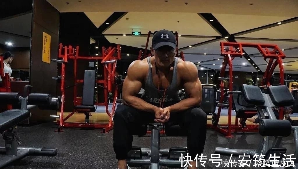 猛男|92年肌肉猛男因淋浴湿身照走红，这个肌肉什么水平