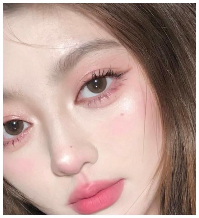 黄黑皮2021夏季流行色号！显白“靓妹”风，比正红色好看多了