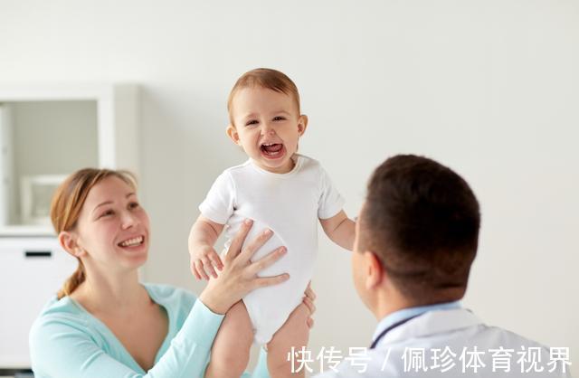 母乳|一岁前是孩子飞速成长期,四件事是拔苗助长,家长别急着让娃做