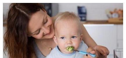 添加|多大给宝宝吃辅食好?可能不是你认为的6个月,还要看这几个因素