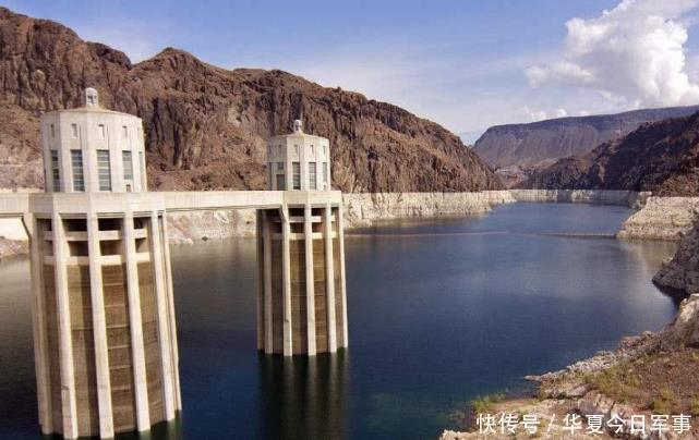 袭击|52名飞行员发起自杀式袭击，大坝被轰出缺口，4亿吨洪水倾泻而出