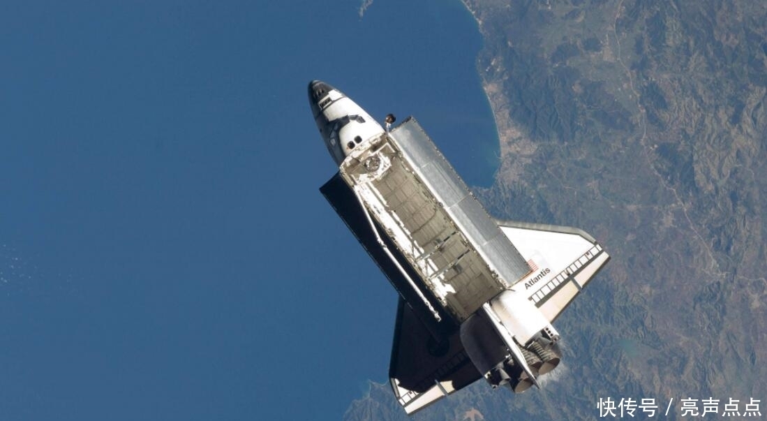 美国航天史最严重惨剧!轮舱上1个小洞,让7名宇航员瞬间成灰