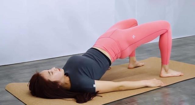 初学者|初学瑜伽轮式,采用平躺上拱练习法,既简单,又轻松,还很安全!