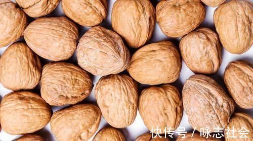 心血管疾病|核桃营养价值高,但医生却提醒我们用2种吃法反而会害了自己